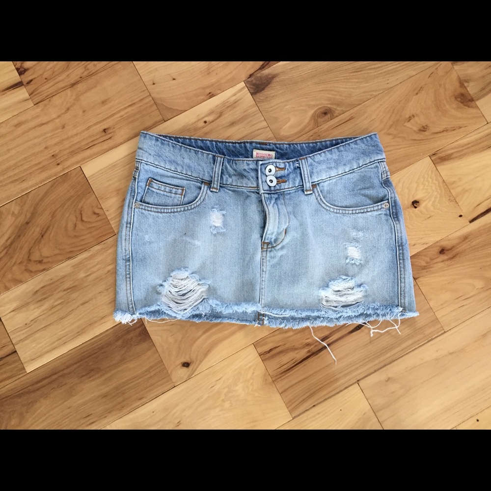 Last chance.  Mossimo jean skirt, 7